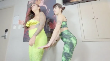 THE PERSONAL TRAINER SNIFFING FARTS IN SECRET - BY BABE AND RAQUEL FISHER - CLIP 2.webp