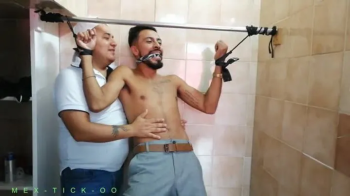 COSQUILLAS Y TRES MORDAZAS CON GIOVINCO.webp