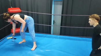Strong fem bodybuilder vs skinny guy.webp