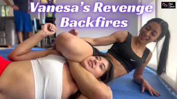 I was robbed - Vanesa attacks Karen after the judges say she lost their organized fight.webp