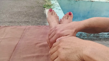 I make my lover give my feet a lot of love (3).webp