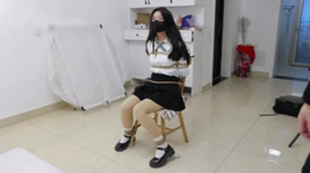 xy286-A girl in a JK short skirt and flesh-colored stockings is tied to a chair with ropes.webp