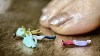 A Tender Touch- The Giantess' Feet (MP4).webp