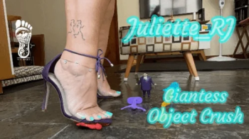 Juliette_RJ Giant finding a small people meeting in her house- 4k CLIP - GIANTESS - FOOT FETISH - TINY PEOPLE - SMALL PE.webp