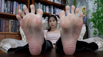 Beautiful girl Dajia showing off her big sexy foot72 HD.webp
