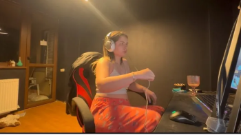 Cute blonde farting on gaming chair.webp