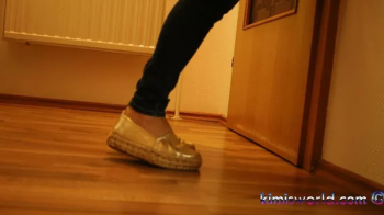 Dangling Temptation – Espadrilles & Wooden Sandals Footplay.webp