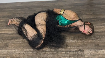 (1080p version) Mortal Kombat’s Jade – Shrinking Net Trap Struggle (1080p Version – Lower File Size).webp