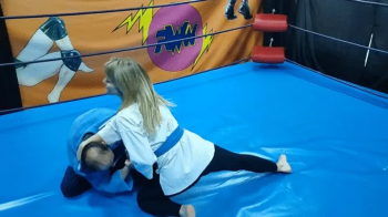 Beautiful blondy demontrates throws and wrestling techniques.webp