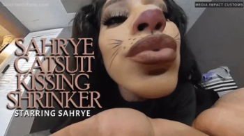 Sahrye, Catsuit Kissing Shrinker VR180 3D 4K CL.webp
