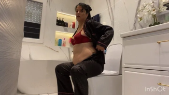 Ploop in toilet and lots of farts.webp