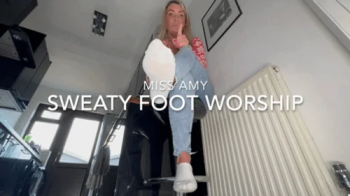 Giantess Sweaty Foot Worship.webp