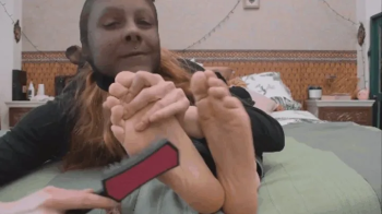 Il ladro bugiardo - The lying thief (FEMALE TICKLING MALE) (WMV - MOBILE VERSION ).webp
