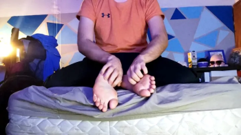 Amateur Foot Tickling – Cream Play Face Down with My Argentine Girlfriend – Part 2.webp