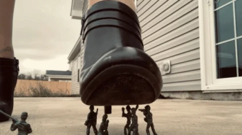 Giantess Defeats Army.webp