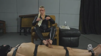 Femdom footjob HD MP4.webp