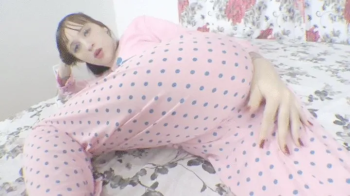 FARTING IN PAJAMA AND MAKING IT STINKY FOR YOU - BY PENELOPE PINK -- CLIP 3.webp