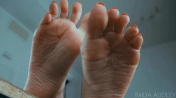 Giant Foot Addict - Ft Imilia Audley.webp