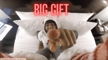 Giantess Crew-Shay – Big Gift.webp