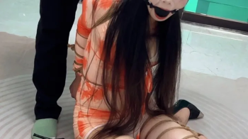 Chinese girls play with legs bound European straight arm limit horse mouth ball placement.webp