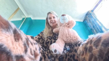 A Special Gift - the Gentle Giantess pj's 360VR.webp