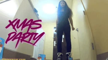 Giantess Crew – Yoko – Xmas Party.webp