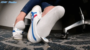 GIANTESS DRAMA! Tinys trapped amongst GIANT SNEAKER SHOEPLAY!! - MOV.webp