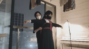 03-Chinese female students were tied up while wearing school uniforms and then walked outdoors.webp