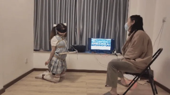 hs021-An Asian girl in school uniform was disciplined.webp