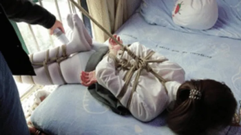 hui14 - A single-ponytail JK girl in white stockings experiencing rope bondage climax.webp