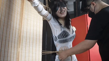 xr32- Tie the girl to the cross.webp
