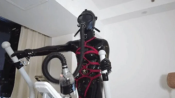 mz27 - A girl bound in latex walks on a treadmill.webp