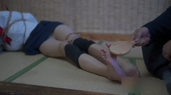 xr65-A girl in a school uniform had her feet tickled.webp