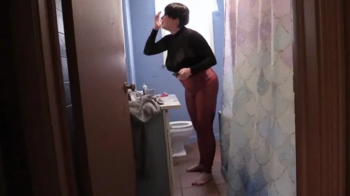Escaped Couple Gets The Drop On Milf Designer wmv.webp