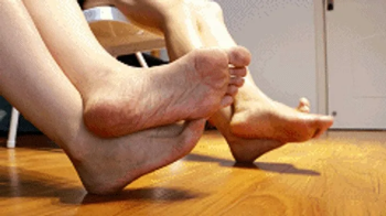 Gts Asia Vr World - Two models in Asia crossed their legs and rubbed their feet together.webp