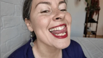 Forgetmenot - her teeth is so sharp and she will bitting this poor gummy bears m0.webp