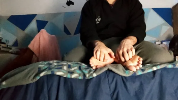 Amateur Foot Tickling – Casual Tickle Time Face Down with My Argentine Girlfriend - Part 1.webp