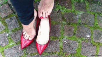 dirty barefoot walk in Göttingen HD mp4 1920x1080.webp